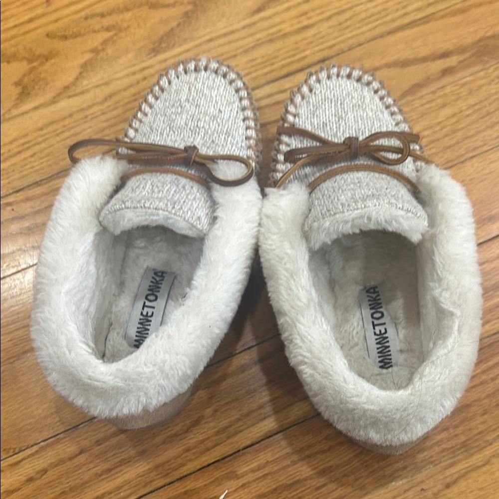 Minnetonka Cozy Tan Moccasins